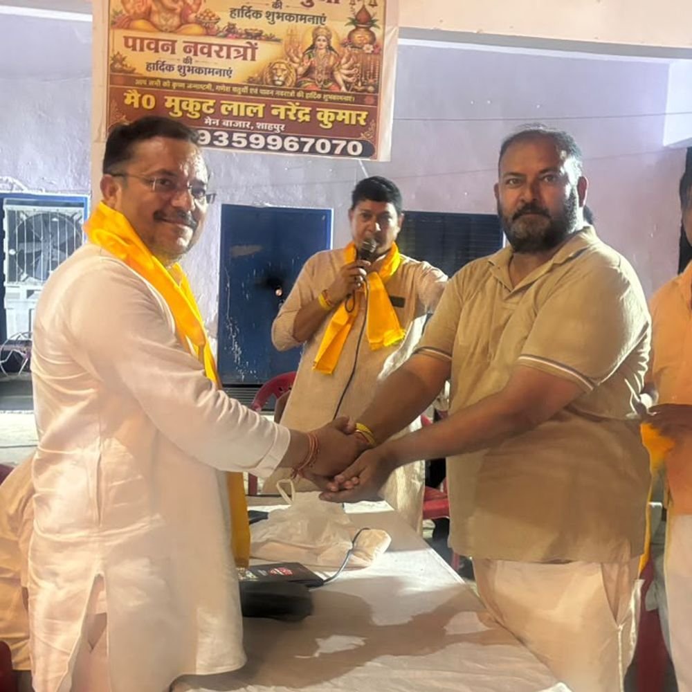 शाहपुर के रामलीला महोत्सव में सम्मान:रामलीला कमेटी ने दो जनप्रतिनिधियों को पटका पहनाकर किया सम्मानित