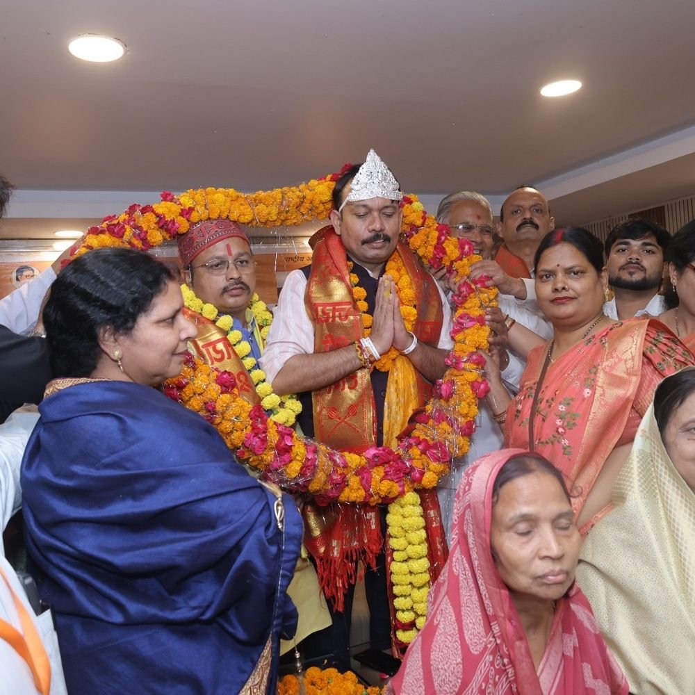 इटावा में राष्ट्रीय अधिकार मोर्चा का सम्मेलन:डॉ. शिवकुमार मिश्रा बोले- समर्पित कार्यकर्ता ही संगठन की असली ताकत