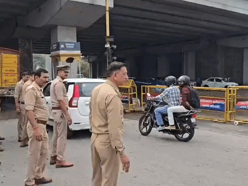 यूपी गेट पर आज भी पुलिस का पहरा:दिल्ली में कांग्रेस के प्रदर्शन को देखते हुए गाजीपुर व अन्य बार्डर पर अलर्ट