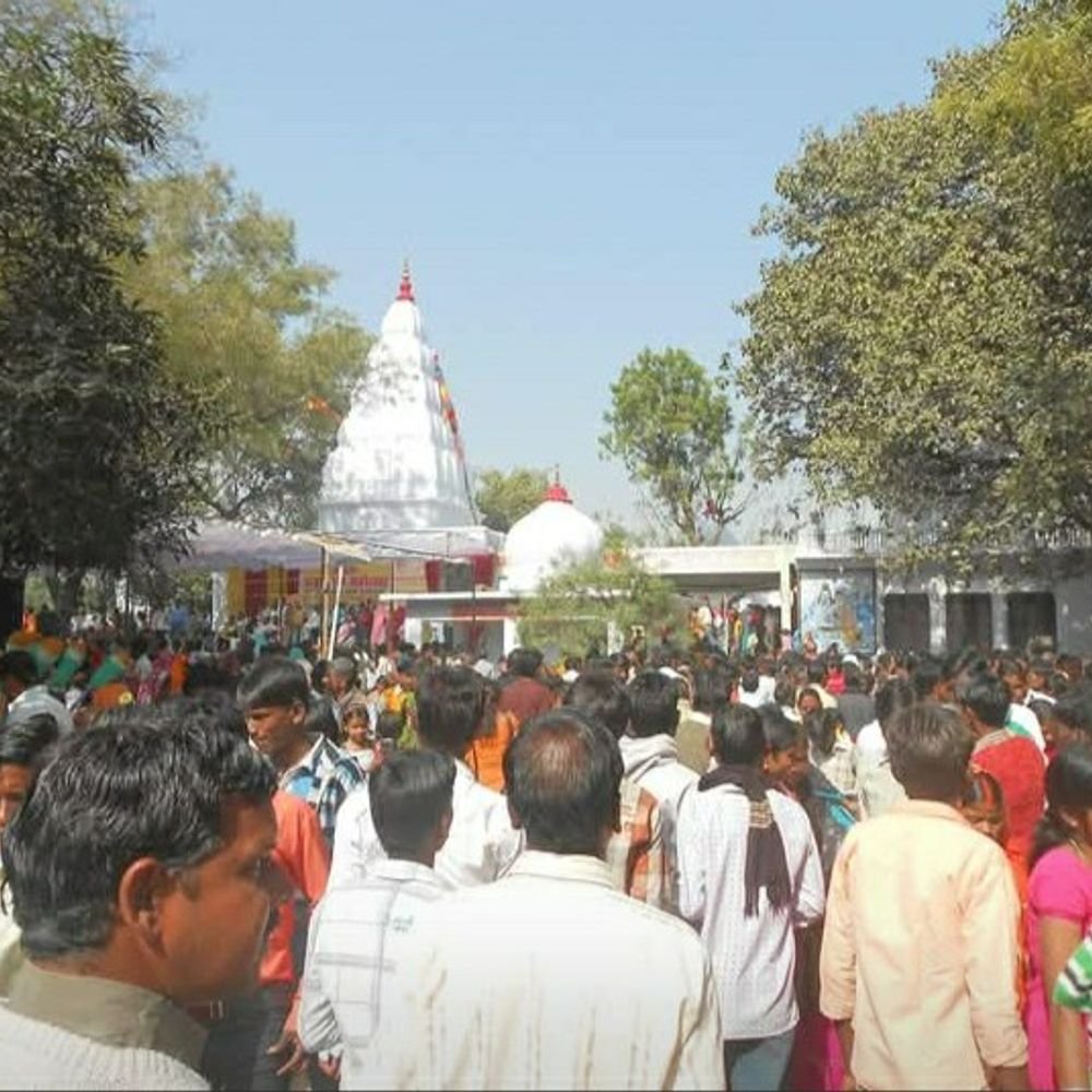 प्रतापगढ़ के भैरवनाथ धाम में उमड़े श्रद्धालु:दर्शन-पूजन के लिए लगी कतारें, सुख-समृद्धि की कामना की