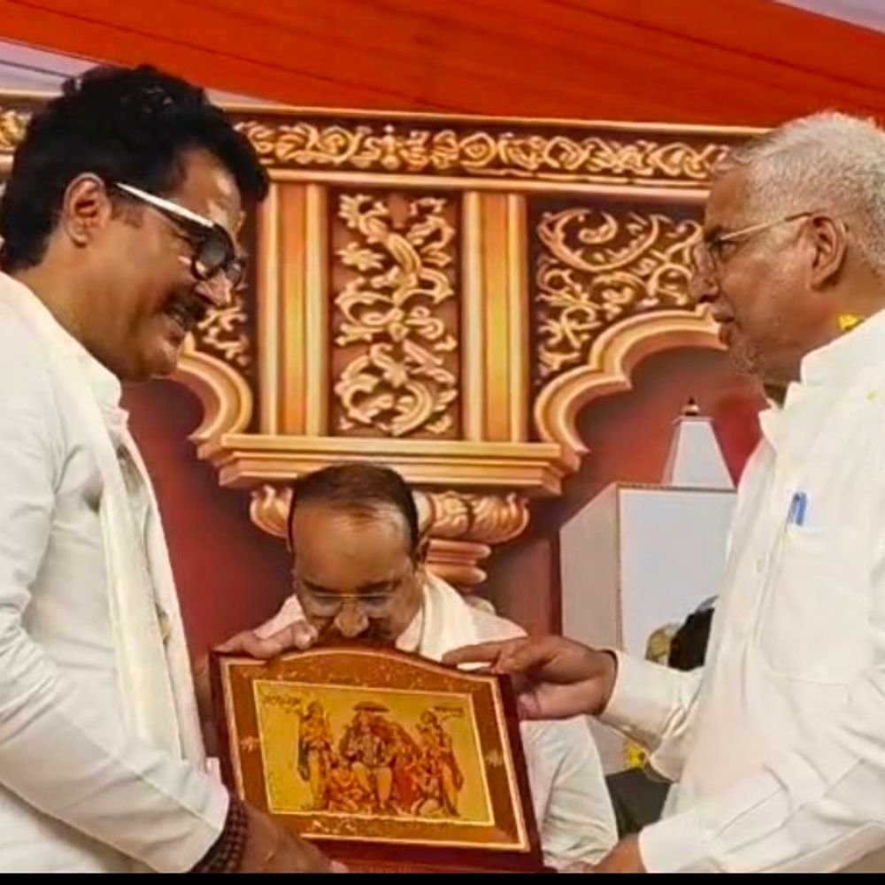 ‘हिंदुस्तान में रहना है तो राधे-राधे कहना है’:अमेठी में रामकथा मंच से गूंजा नारा, स्वास्थ्य राज्यमंत्री मयंकेश्वर शरण सिंह ने लगवाए जय श्रीराम के नारे