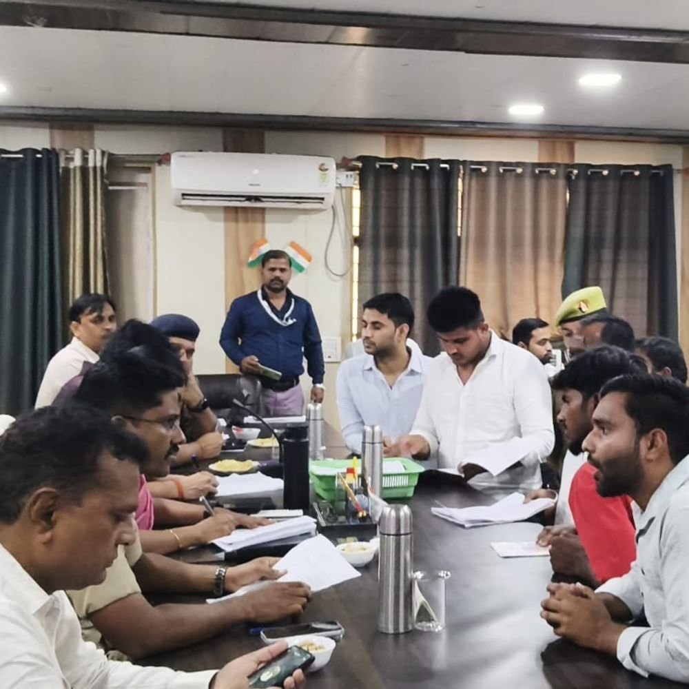 पूर्व विधायक और उनके बेटे पर धमकी देने का आरोप:समाधान दिवस में डीएम-एसएसपी से की शिकायत, एसएसपी बोले- जांच कर कार्रवाई करेंगे