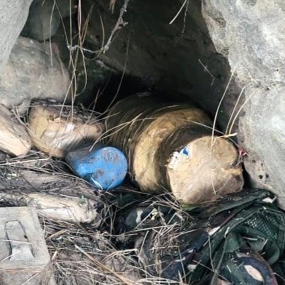 पुंछ में सेना ने 7 संदिग्ध IED बरामद किए:लाइट मशीन गन की मैगजीन भी मिली; एक दिन पहले 2 आतंकी मददगार गिरफ्तार हुए थे