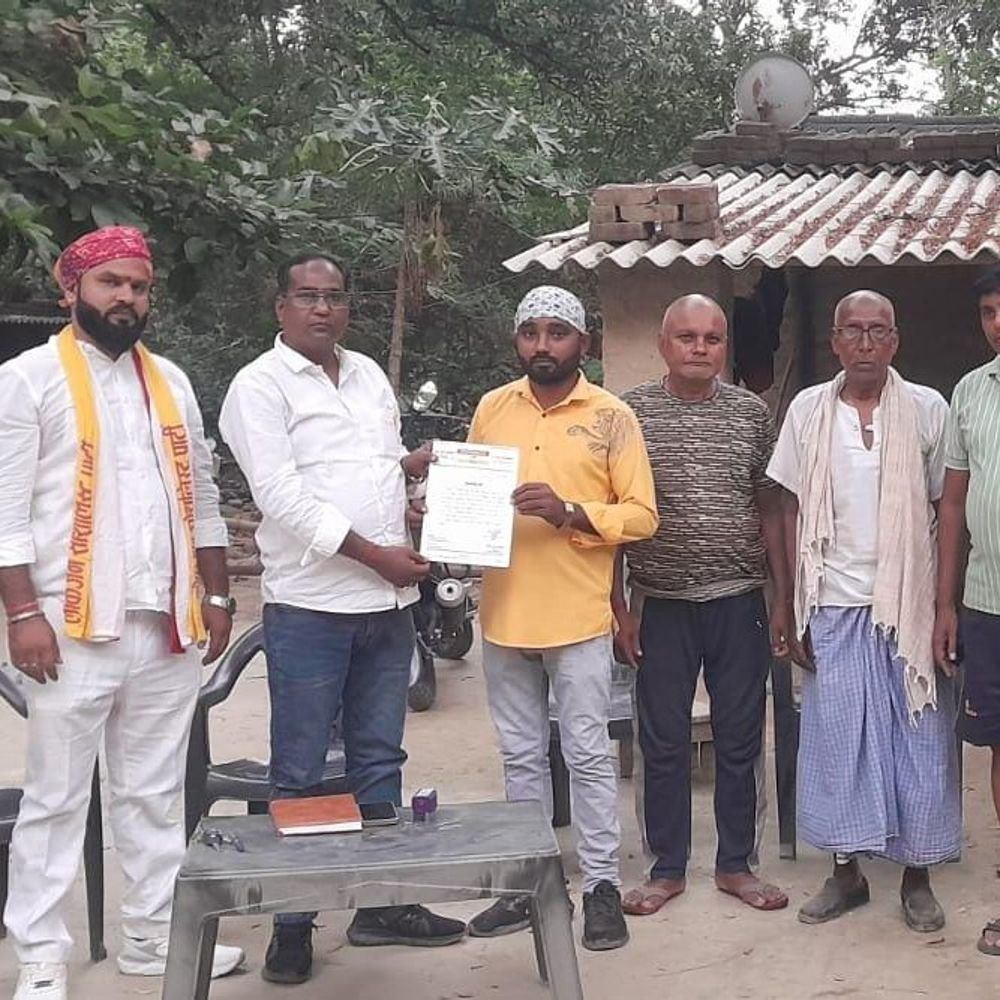 लोक-जन सोशलिस्ट-पार्टी ने सुशील मौर्य को भदोही विधानसभा अध्यक्ष बनाया:कार्यकर्ताओं ने किया स्वागत, जिला अध्यक्ष बोले- पार्टी को मिलेगी मजबूती
