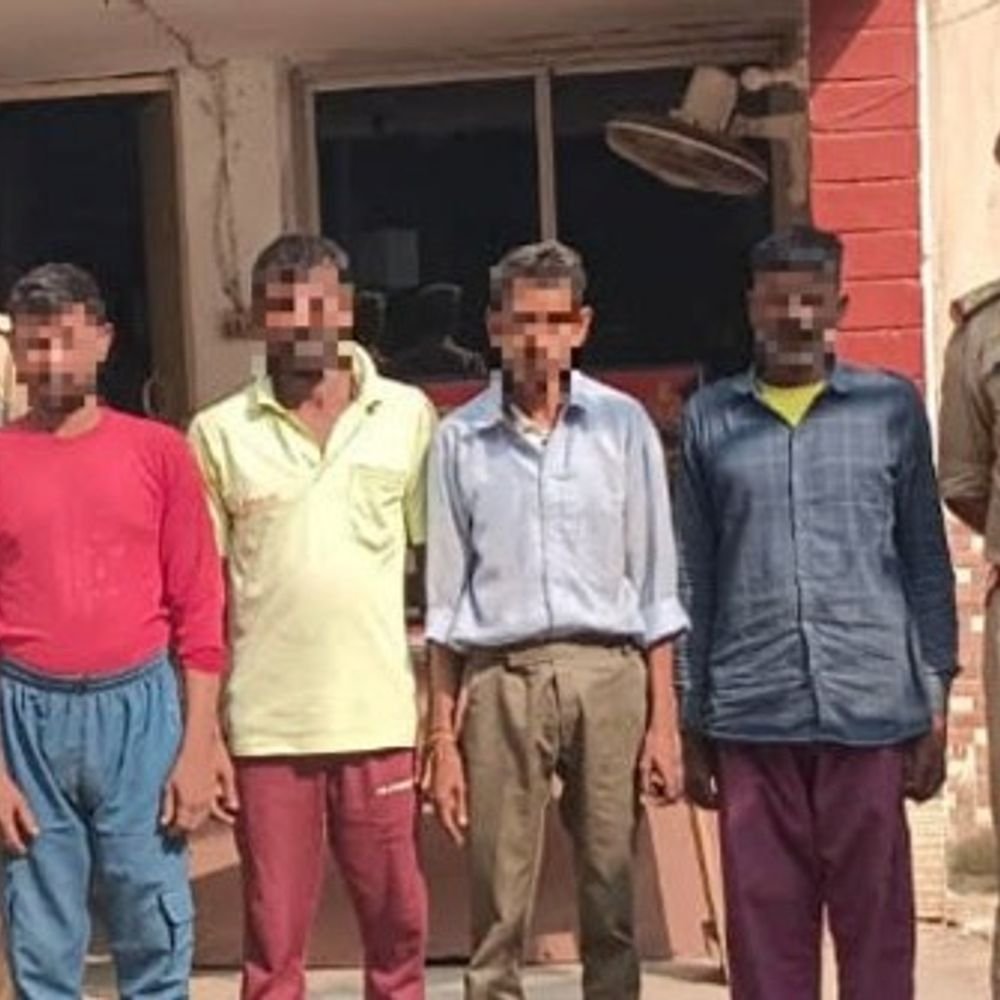फर्जी दस्तावेजों से जमीन बेचने के मामले में 4 गिरफ्तार:बाहर रहने वाले मालिकों की जमीन को निशाना बनाते थे, फर्जी आधार-पैन से करते थे धोखाधड़ी