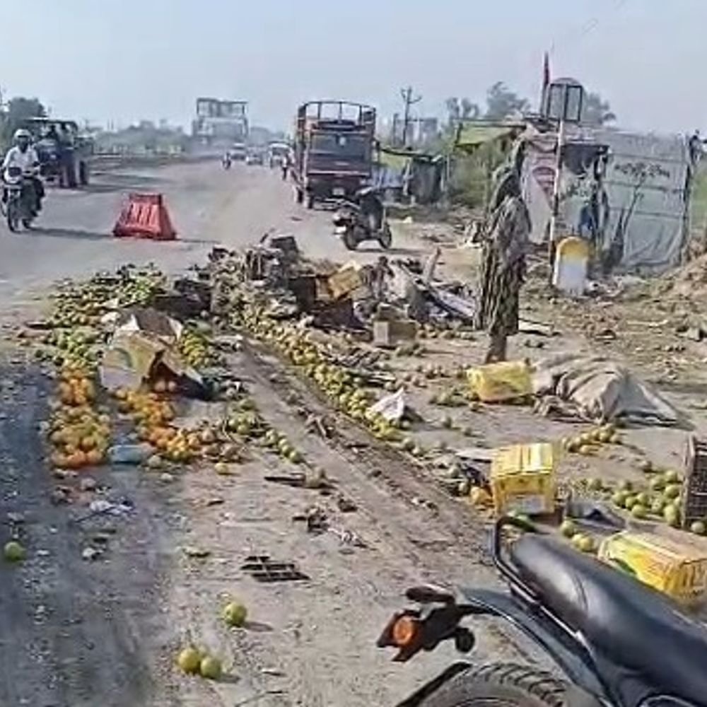उन्नाव हाईवे पर अज्ञात वाहन ने ट्रक को मारी टक्कर:एक की मौत, दो घायल; नवीन मंडी के पास हुआ हादसा