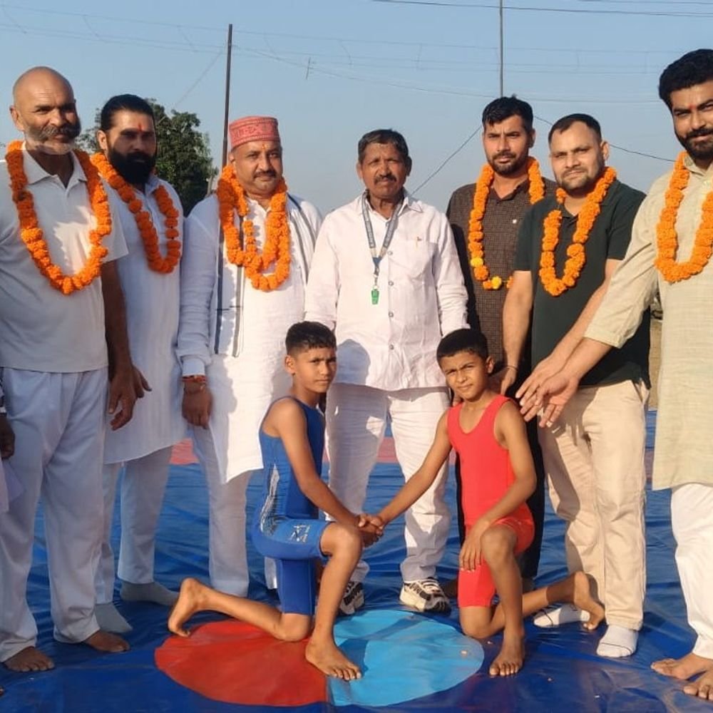 संभल में राष्ट्रीय कुश्ती प्रतियोगिता में पहलवानों ने दिखाया दमखम:रोमांचक मुकाबलों ने जीता दर्शकों का दिल, कई जिलों के खिलाड़ियों ने लिया हिस्सा