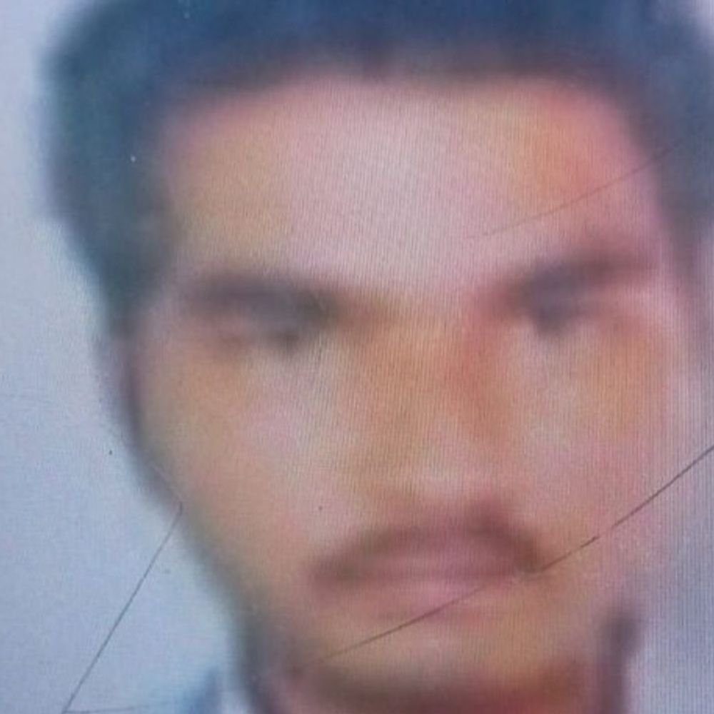 देवरिया में वाहन की टक्कर से युवक की मौत:बाइक से मुख्यालय जाते समय हुआ हादसा, ड्राइवर की तलाश जारी
