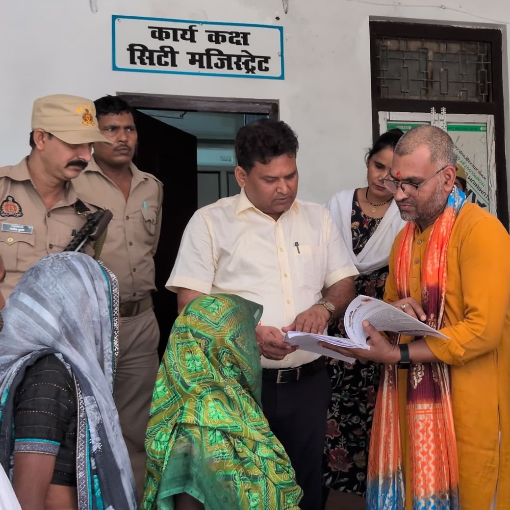 प्रधानमंत्री आवास योजना में रिश्वतखोरी का आरोप:उन्नाव में ग्राम प्रधान और पंचायत अधिकारी की जांच की मांग