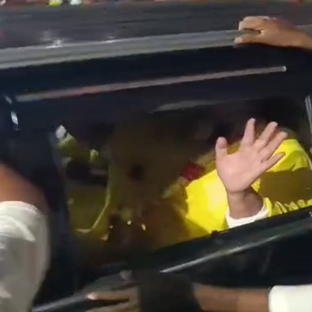 संत प्रेमानंद महाराज पहुंचे केली कुंज:साधक रसिक दुलारी शरण की मौत के बाद आए पहली बार, दर्शनों को उमड़े भक्त