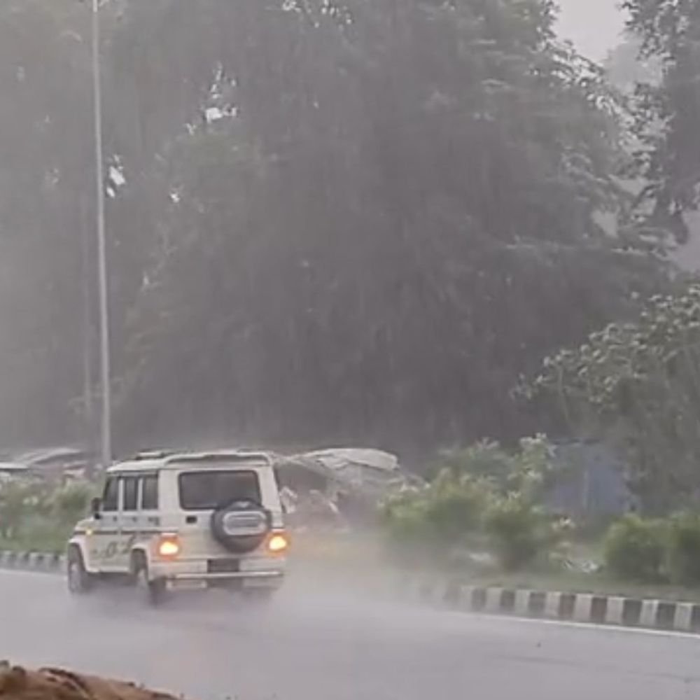 देवरिया में 3 घंटे रुक-रुककर बारिश:11 MM पानी बरसा, न्यू कॉलोनी-राघव नगर में जलभराव; तापमान 3 डिग्री गिरा