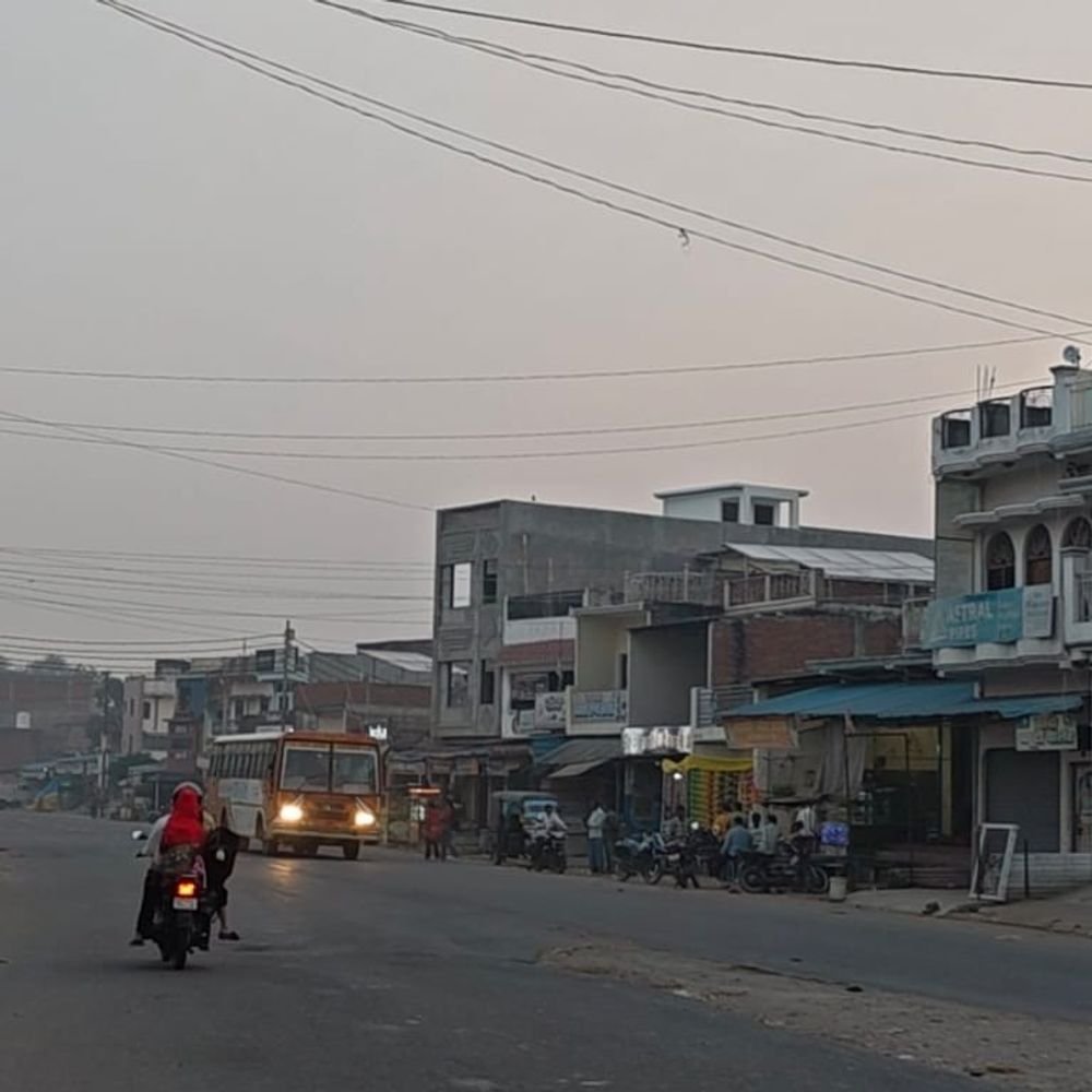 आजमगढ़ में रविवार को निकली बादलों वाली धूप:शुक्रवार को भी निकली थी बादलों वाली धूप,रात के तापमान में हो रही गिरावट, 19 डिग्री पहुंचा न्यूनतम तापमान