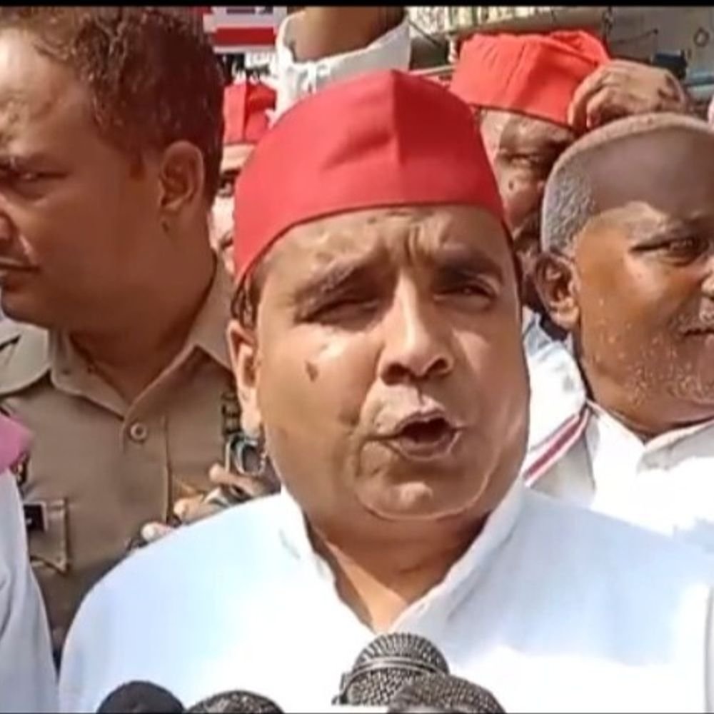 आजमगढ़ में बोले सपा सांसद धर्मेंद्र यादव:जनता को गुमराह करने के साथ-साथ सुप्रीम कोर्ट को भी गुमराह कर रहा है चुनाव आयोग