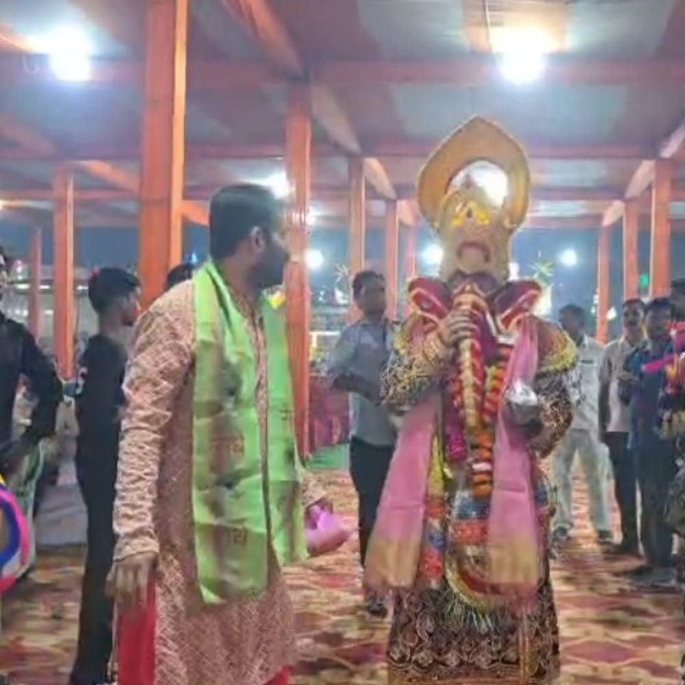 एटा के सैनिक पड़ाव मैदान में रामलीला का आगाज:हवन-पूजन के साथ हुआ शुभारंभ, रावण की तपस्या और वरदान का प्रसंग दिखाया