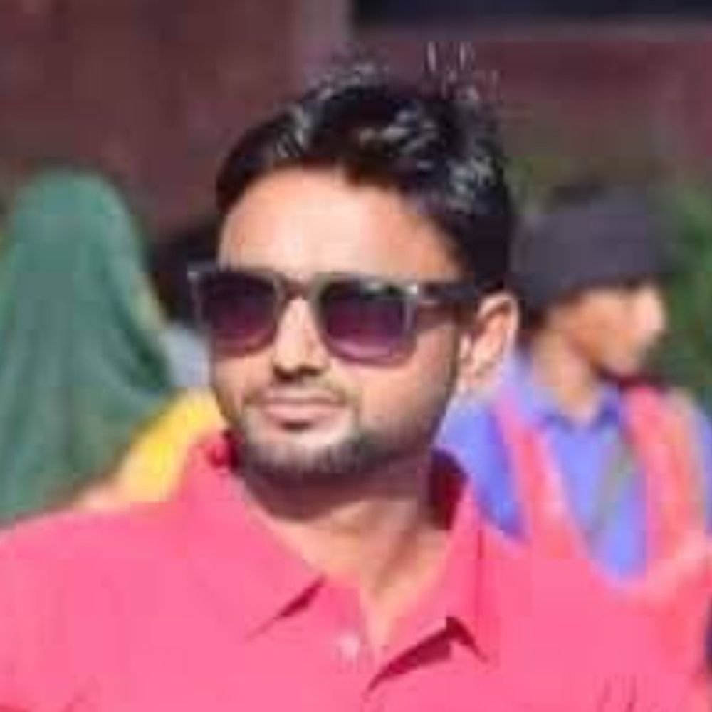 रामपुर में टेंपो में चालक का शव मिलने से हड़कंप:हाथ बंधे मिलने पर परिजनों को हत्या की आशंका, पोस्टमार्टम रिपोर्ट का इंतजार