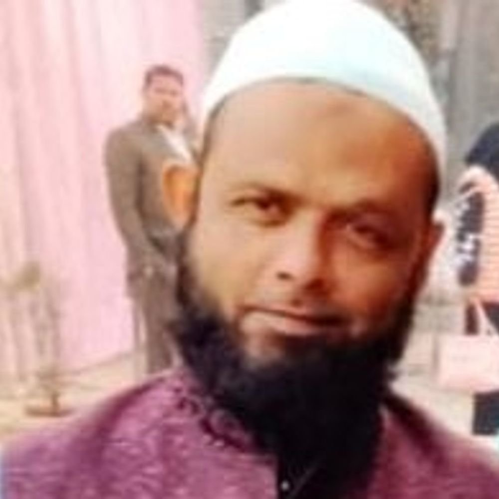 जेसीबी ने स्कूटी को रौंदा, टेंट-कारोबारी की मौत:साथी गंभीर घायल, बच्चों को मिठाई देने जा रहा था