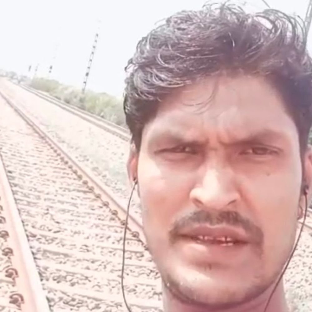 कौशांबी में रेलवे ट्रैक पर मिला युवक का शव:जेब में मंगलसूत्र-सिंदूर और लिपस्टिक, 12 बार आया आरूषी नाम से कॉल