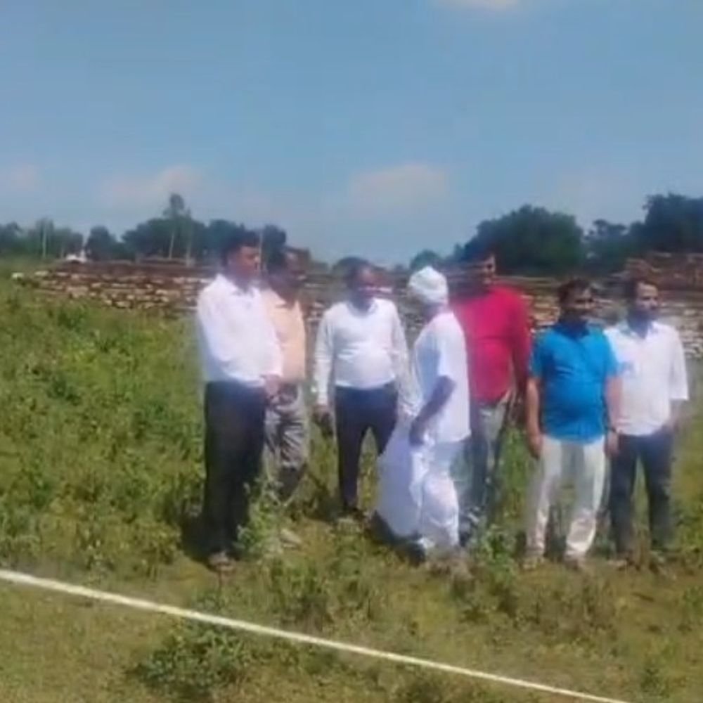 मिर्जापुर में स्कूल निर्माण रुका, वन विभाग ने जताई आपत्ति:0.169 हेक्टेयर जमीन पर बनना था जूनियर हाईस्कूल, 25.58 लाख का बजट भी जारी हुआ