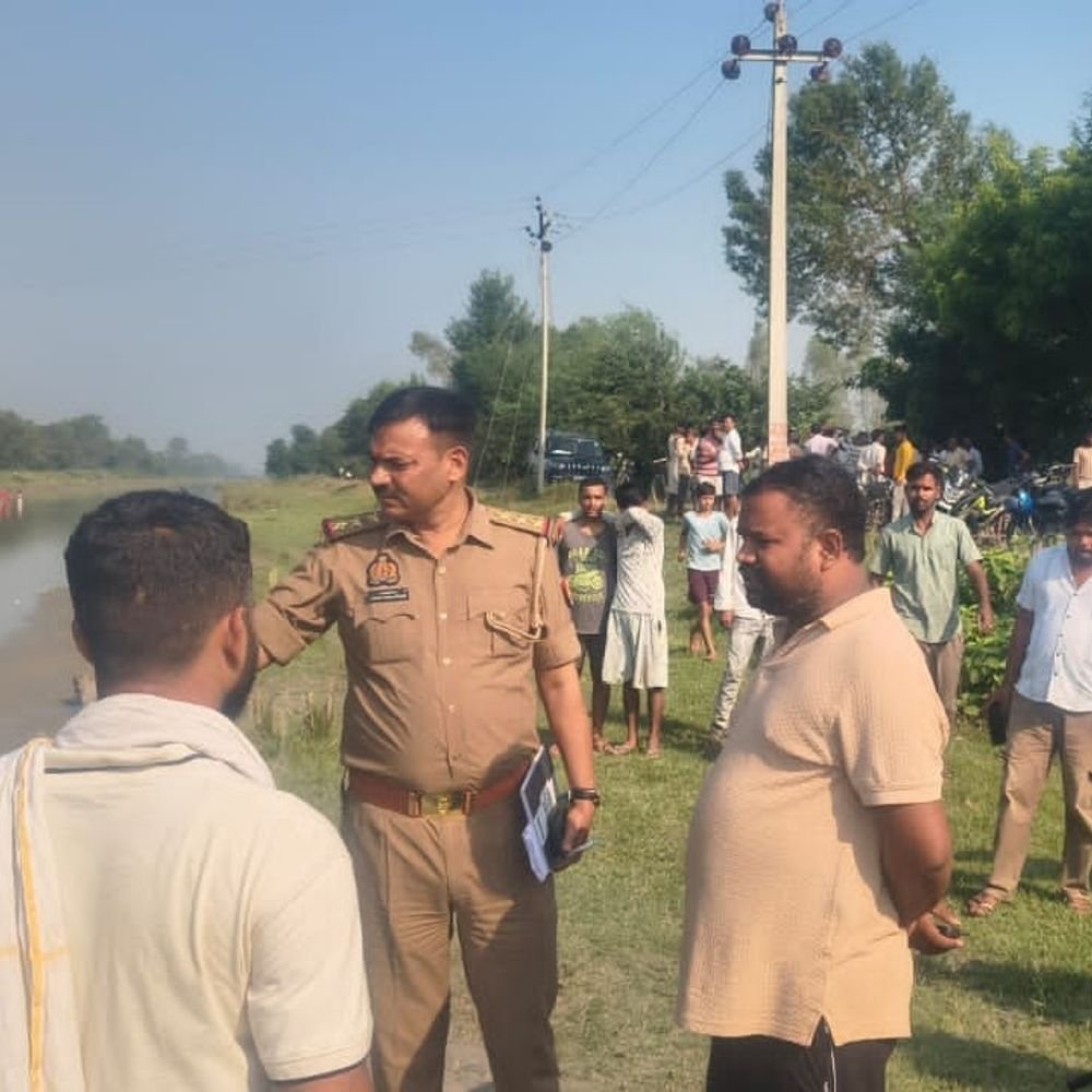सीतापुर में खाई और नहर से मिले दो शव:एक 65 साल के वृद्ध और दूसरा 25 साल के युवक का शव, पुलिस जांच में जुटी