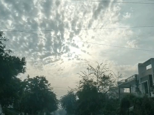 मेरठ में आज भी बादलों के साथ बारिश की संभावना:30 डिग्री से नीचे पहुंचा अधिकतम तापमान, तेज हवा औैर बारिश से फसलों को नुकसान