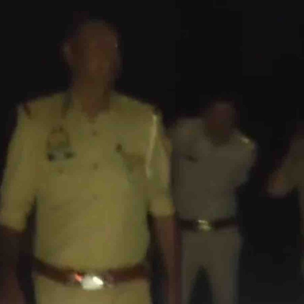 रामपुर में भैंस लूट का आरोपी मुठभेड़ में गिरफ्तार:9 दिन बाद खुलासा हुआ, आरोपी से 17,250 रुपए, तमंचा और बाइक बरामद