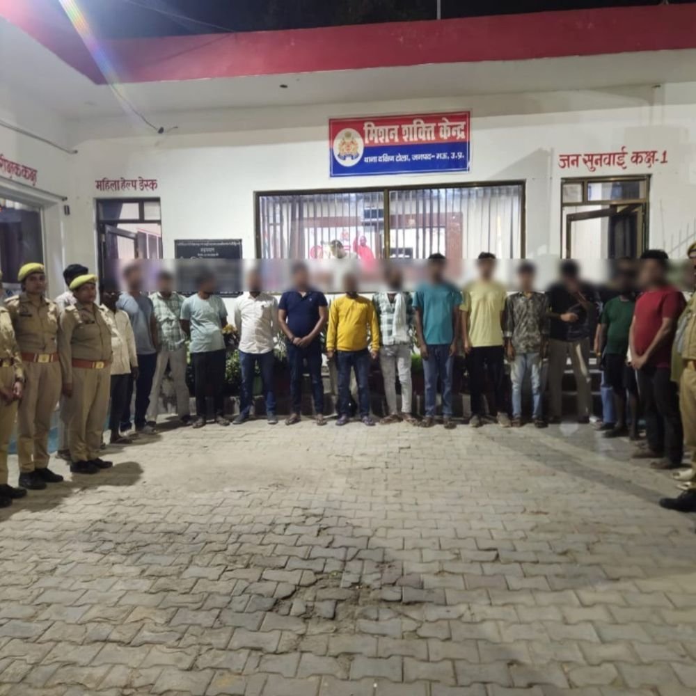 सार्वजनिक जगहों पर हुड़दंग मचाने वाले 19 लोग गिरफ्तार:दक्षिण टोला पुलिस और मिशन शक्ति टीम ने पुलिस एक्ट के तहत की कार्रवाई