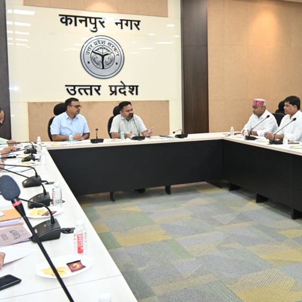 मतदाता सूची से छूटे लोगों को खोजेगा निर्वाचन विभाग:बीएलओ घर घर जाकर करेंगे सत्यापन, डीएम ने राजनीतिक दलों साथ की बैठक