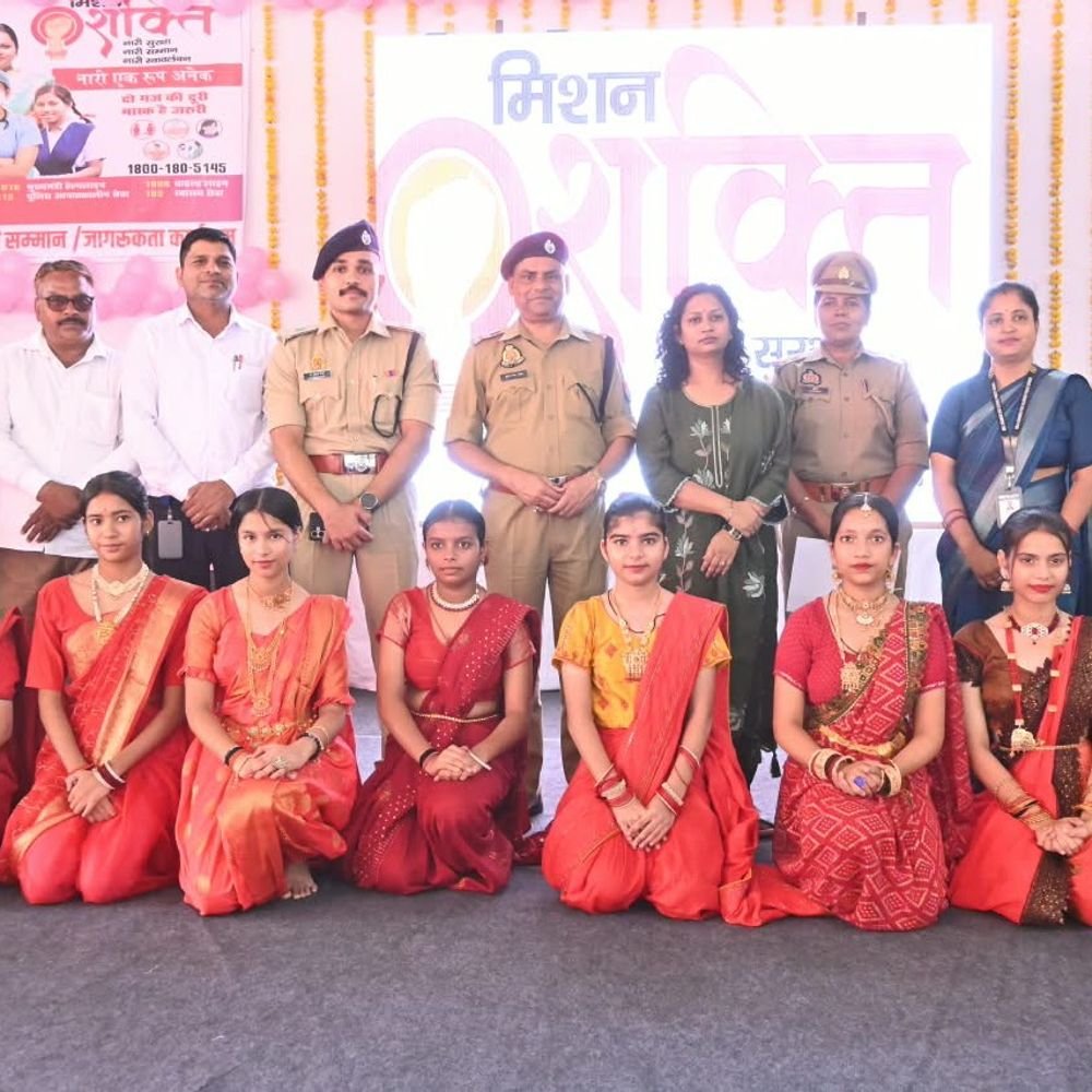 जालौन में महिला सम्मान कार्यक्रम, मेधावी छात्राएं और खिलाड़ी सम्मानित:पुलिस लाइन में एसपी ने किया शुभारंभ, सशक्तिकरण और सुरक्षा पर दिया जोर