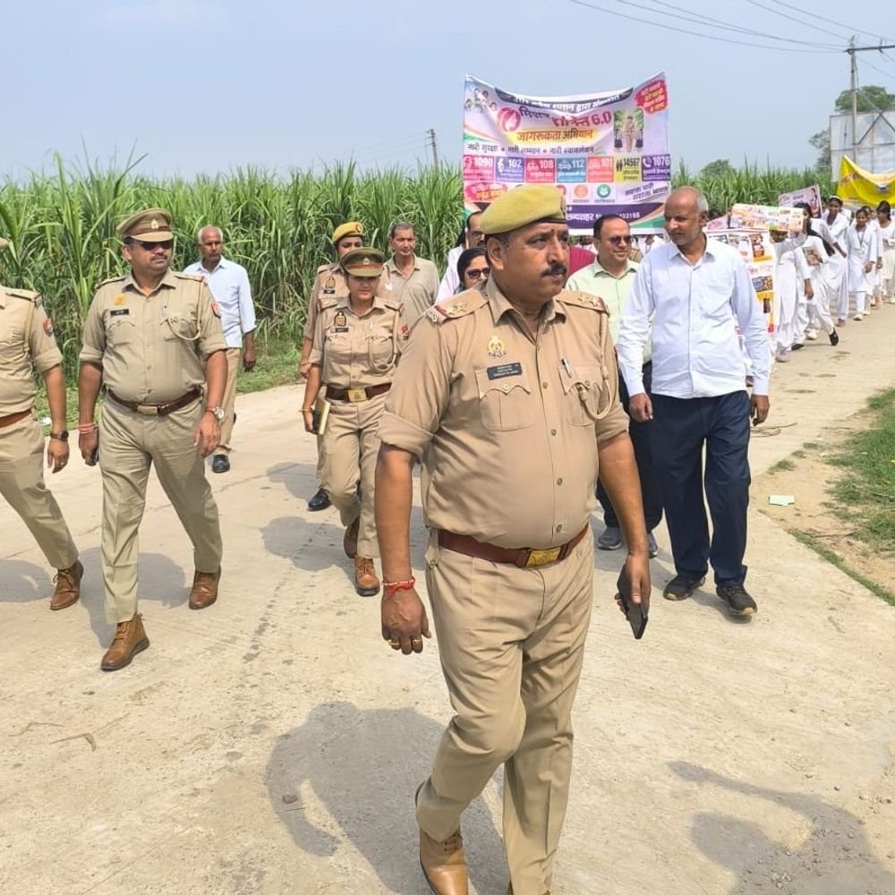 बुलंदशहर में जागरूकता रैली आयोजित:पुलिस टीम ने छात्राओं- महिलाओं को सुरक्षा हेल्पलाइन नंबरों की बताई उपयोगिता