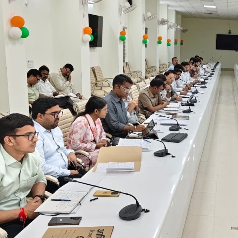 DM ने 18 अधिकारियों पर की कार्रवाई:IGRS में लापरवाही पर 4 ईओ को प्रतिकूल प्रविष्टि, 3 का वेतन रोका
