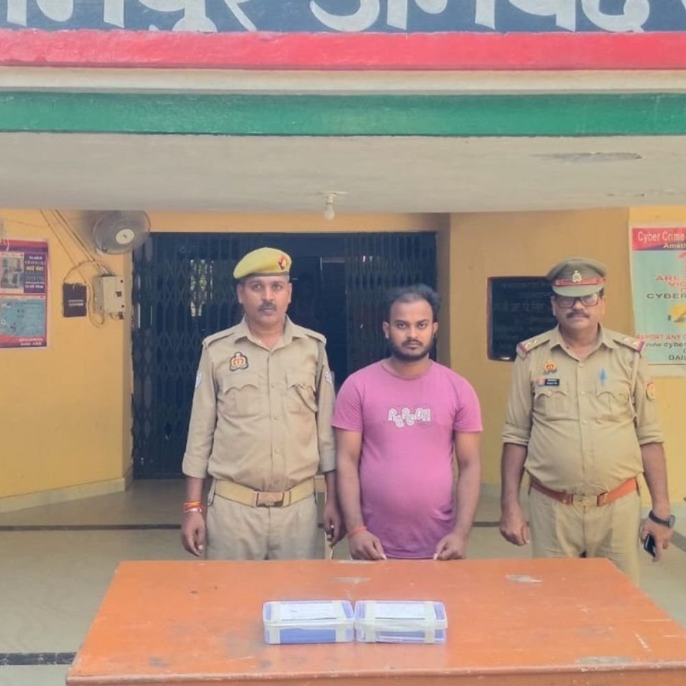 अमेठी में 5 लूटे मोबाइल के साथ 1 आरोपी गिरफ्तार:तमंचा दिखाकर करते थे लूट, 2 किशोर हिरासत में
