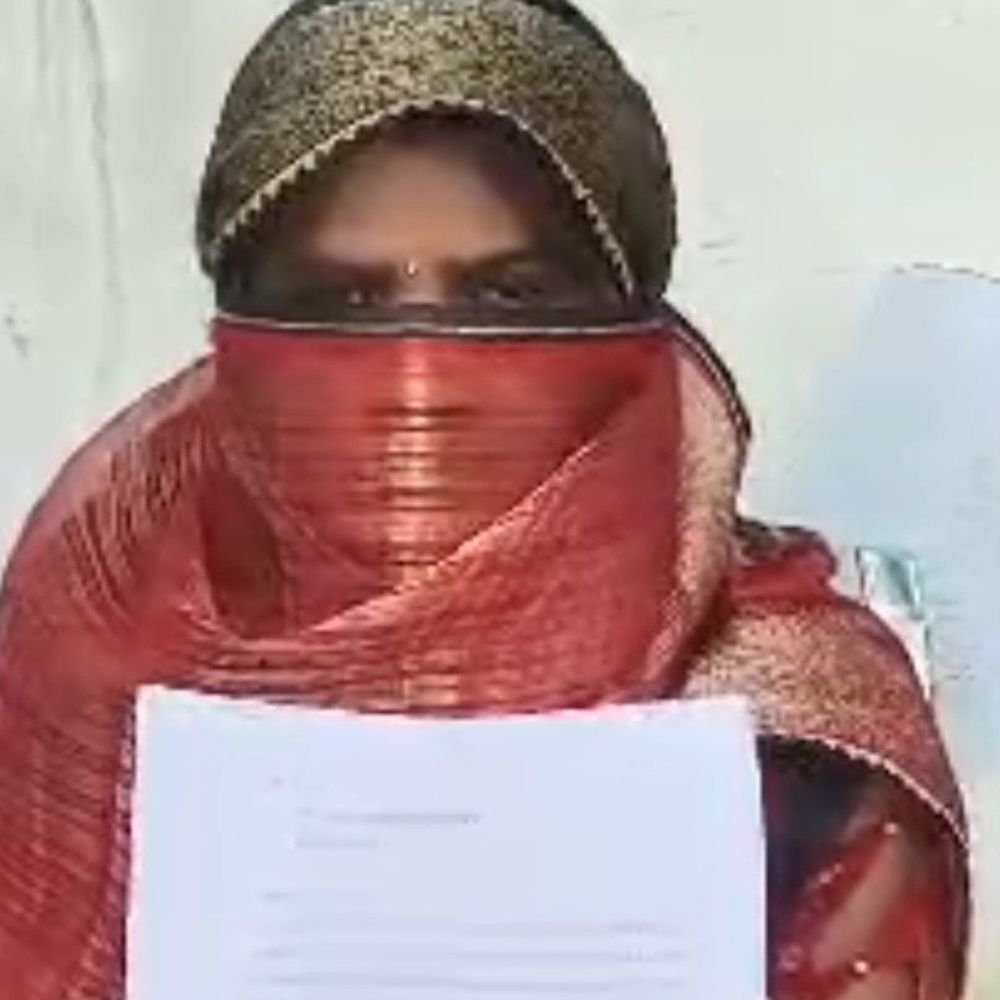 मासूम से बोली गंदी-बात, विरोध करने पर मां-बेटी को पीटा:खेत पर घास लेने जा रही 8 साल की बच्ची से अभद्रता का आरोप, एसपी से शिकायत