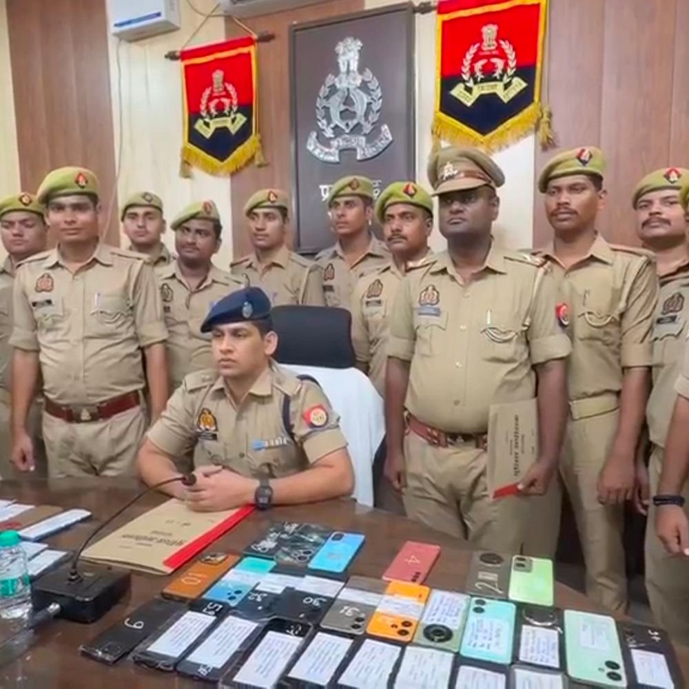 प्रतापगढ़ पुलिस ने 147 गुम मोबाइल बरामद किए:23.52 लाख रुपये कीमत के फोन मालिकों को लौटाए