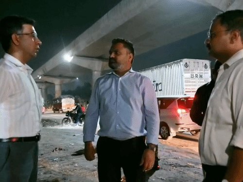 देर रात सड़कों पर उतरे DM-नगर आयुक्त:सफाई और सड़कों की मरम्मत का किया निरीक्षण,CSJMU यूनिवर्सिटी के पास बनेगा स्ट्रीट वेंडिंग जोन