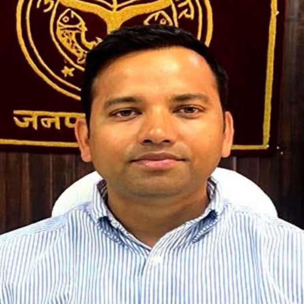 गांधी जयंती पर भदोही के सरकारी भवनों पर फहरेगा राष्ट्रीय-ध्वज:स्वास्थ्य मेला लगेगा, रक्तदान शिविर और कुष्ठ-क्षय रोगियों को फल-दवा भी मिलेगी