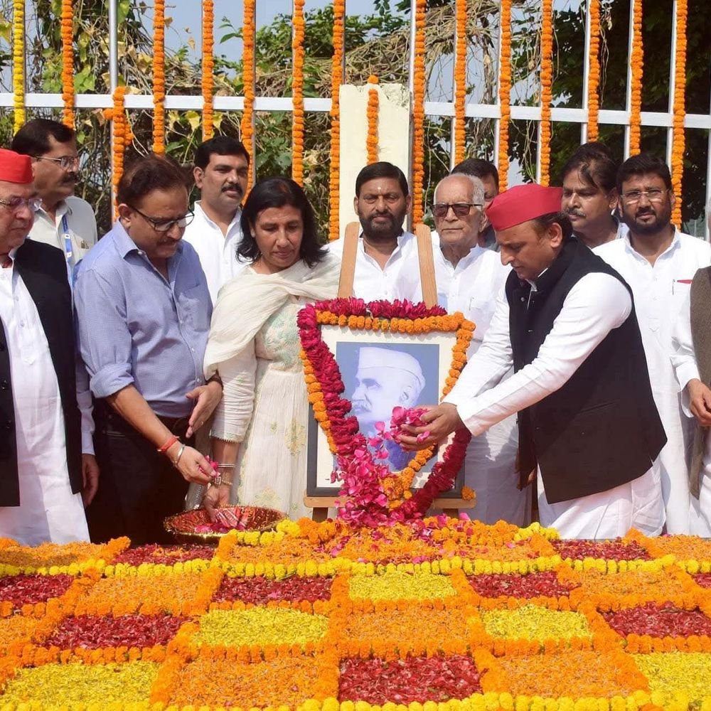 लखनऊ अखिलेश यादव ने आचार्य नरेंद्र देव को श्रद्धांजलि दी:बोले - जनता ने मन बना लिया भाजपा का सफाया हो इस बार,10 साल में 500 से अधिक प्राइवेट अस्पताल रेजिस्टर हुए