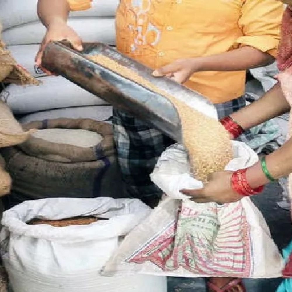 अयोध्या में 30548 लोगों ने महीनों से नहीं उठाया राशन:अब रद्द होंगे कार्ड, जांच के बाद होगी कार्रवाई; जिले में 4.36 लाख से ज्यादा कार्डधारक