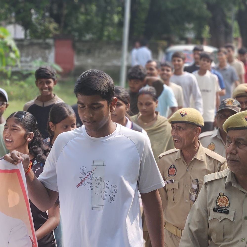 देवरिया में सेवा ज्योति कलश यात्रा:युवाओं ने निकाला जागरूकता मार्च, राष्ट्र निर्माण का लिया संकल्प