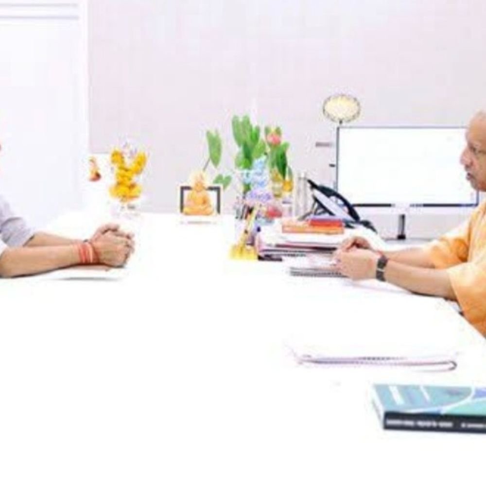 CM योगी आदित्यनाथ से मिले विधायक वेद प्रकाश गुप्ता:भव्य दीपोत्सव की तैयारियों पर मंथन,कार्यों की प्रगति की जानकारी दी