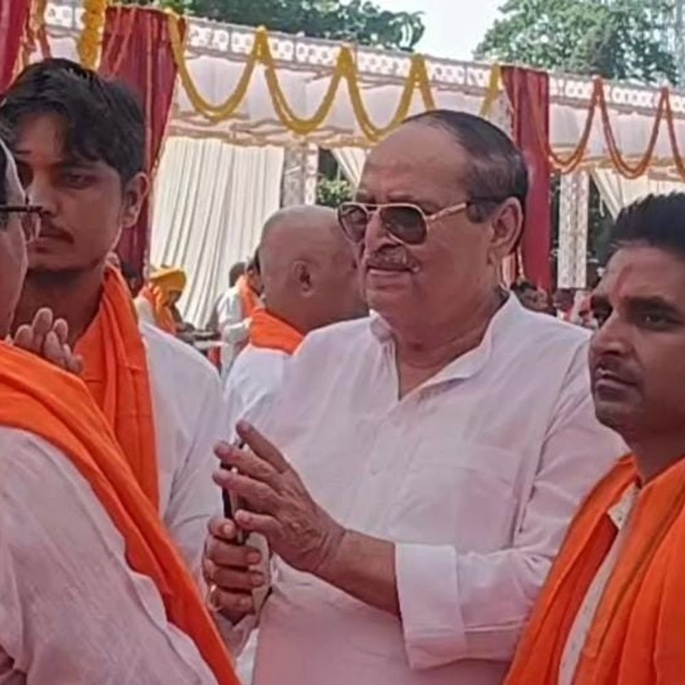 अम्बेडकरनगर में सपा विधायक के फलाहार में भगवा रंग:कार्यक्रम में पहुंचे भाजपाई, सपा नेताओं की गैरहाजिरी से बढ़ी सियासी हलचल