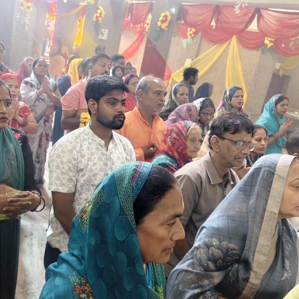 उन्नाव में मां कुष्मांडा के दर्शन को उमड़े श्रद्धालु:मंदिरों में सुबह से लगी कतारें, विधि-विधान से हुई पूजा-अर्चना