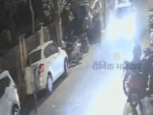 इटावा में रोडवेज बस की खिड़की से कूदकर बंदी फरार:जिला जेल ले जा रहे थे 2 पुलिसकर्मी, रेलवे स्टेशन की ओर भागा