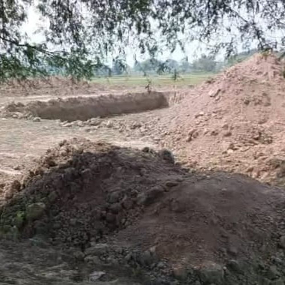 भ्रष्टाचार निवारण संगठन की जमीन पर कब्जे की कोशिश:लखनऊ में निर्माणाधीन थाने के पास बांस गाड़े, पुलिस ने केस दर्ज किया