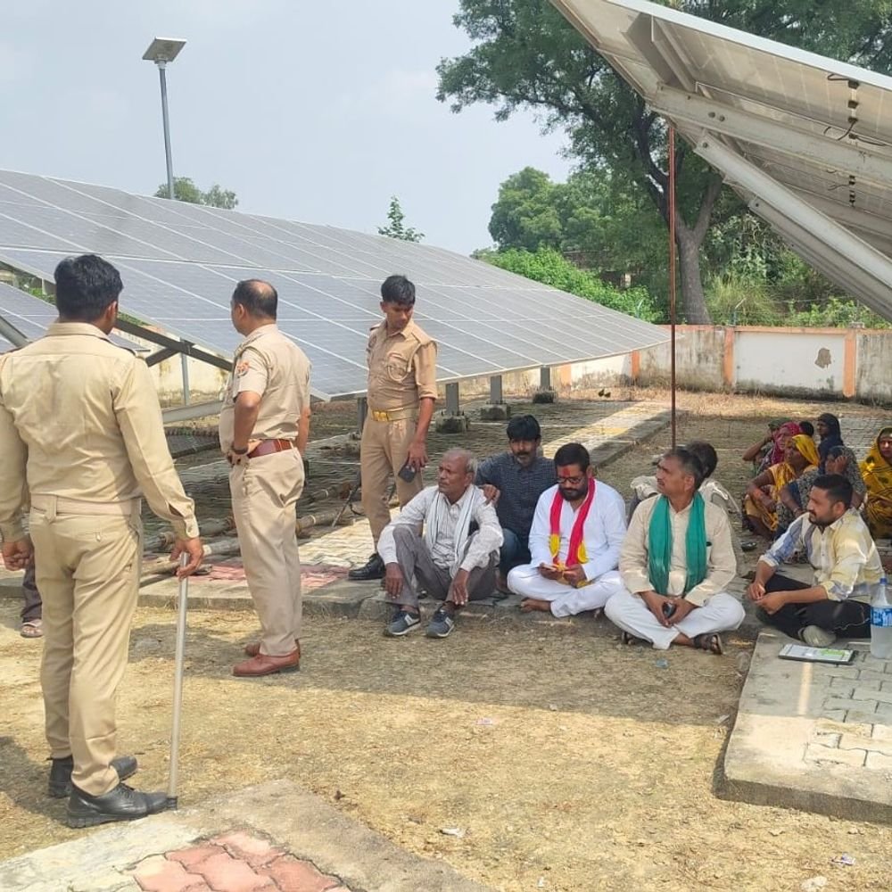 खाड़ेदेवर में पेयजल समस्या पर ग्रामीणों का धरना खत्म:विधायक के आश्वासन के बाद खाड़ेदेवर में ग्रामीणों ने धरना समाप्त किया