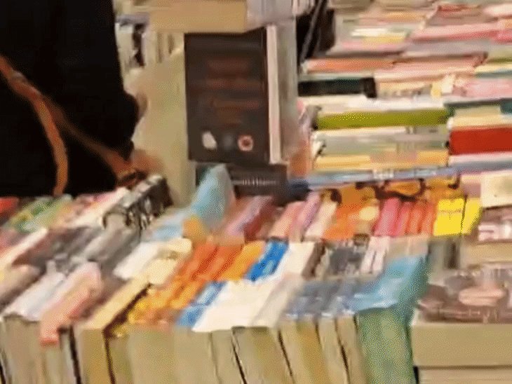 लखनऊ पुस्तक मेले में उमड़ी युवाओं की भीड़:रेडियो, AI और क्रांति पर किताबों का रहा क्रेज; डिप्टी सीएम ने किया पुस्तक का विमोचन