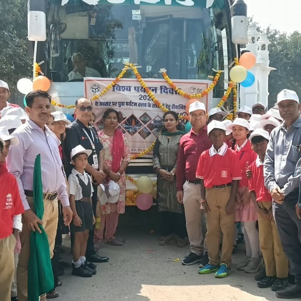 पर्यटन दिवस पर बिठूर पहुंचे स्कूली बच्चे:वाल्मीकि जी की कथा, रामायण की रचना के बारे में जानकारी प्राप्त की