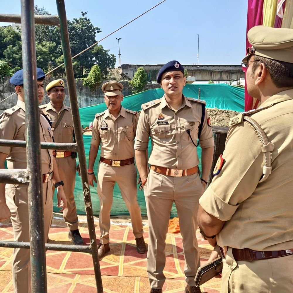 प्रतापगढ़ विसर्जन स्थल का एसपी ने निरीक्षण:मां बेल्हा देवी घाट पर सुरक्षा और कानून-व्यवस्था की तैयारियों का जायजा लिया
