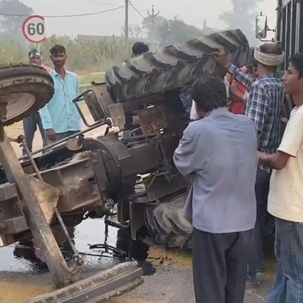 ईंटों से भरे कैंटर ने ट्रैक्टर-ट्रॉली को मारी टक्कर:बागपत में दो युवक घायल, चालक फरार