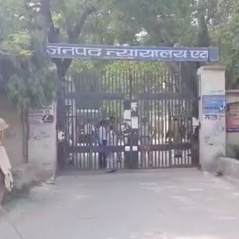 नाबालिग से छेड़छाड़ के आरोप में 4 पर FIR:कोर्ट के आदेश पर एटा पुलिस ने दर्ज किया केस, जांच शुरू