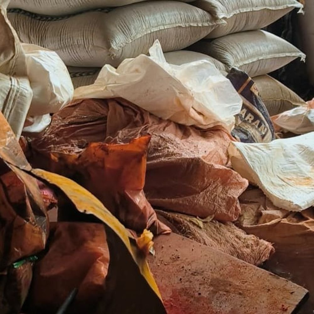ग्रेटर नोएडा में मसाला फैक्ट्री पर छापा:नवरात्रों के चलते खाद्य सुरक्षा विभाग ने चलाया चेकिंग अभियान, मालिक पर FIR